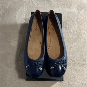 Vionic (NEW) Women's Minna Navy / Patent Bow Ballet Flats size 9.5